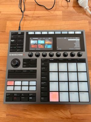 Native Instruments Maschine Plus - Present - Black