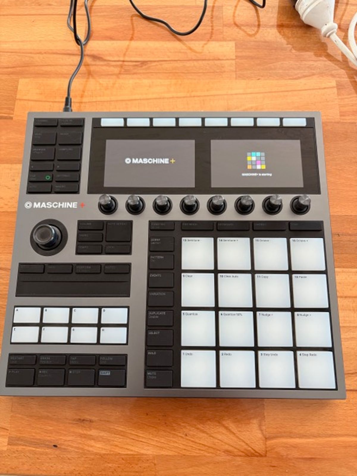 Native Instruments Maschine Plus - Present - Black - Image 2