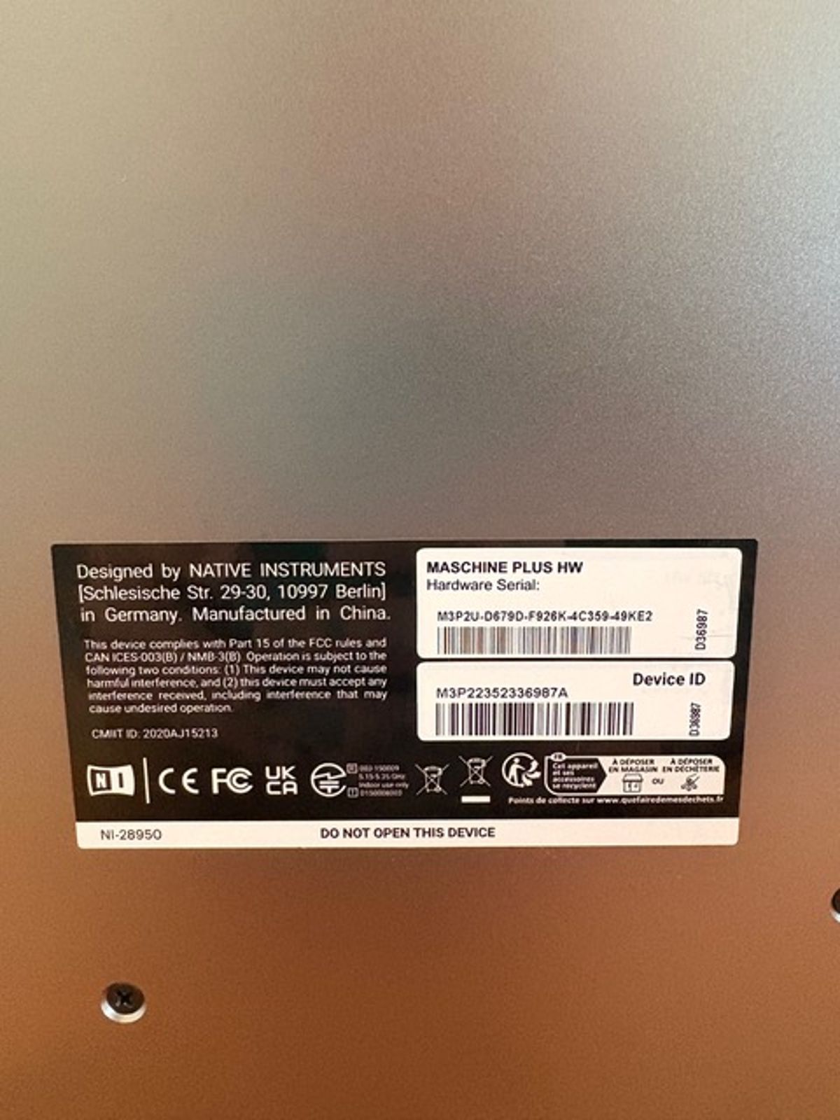 Native Instruments Maschine Plus - Present - Black - Image 11