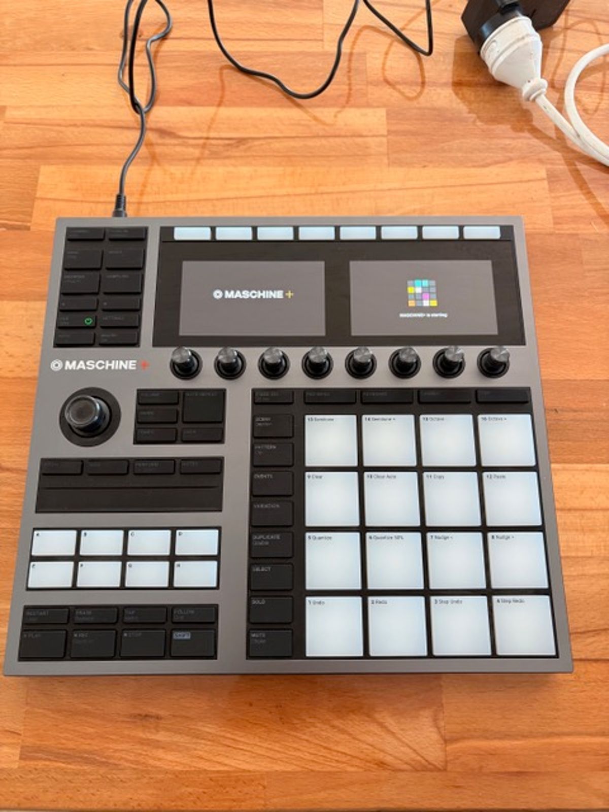 Native Instruments Maschine Plus - Present - Black - Image 3