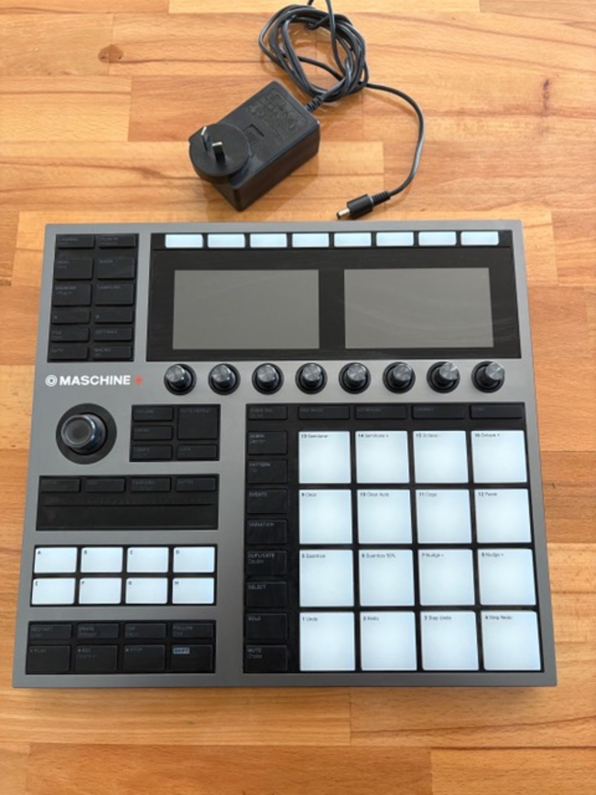 Native Instruments Maschine Plus - Present - Black - Image 5