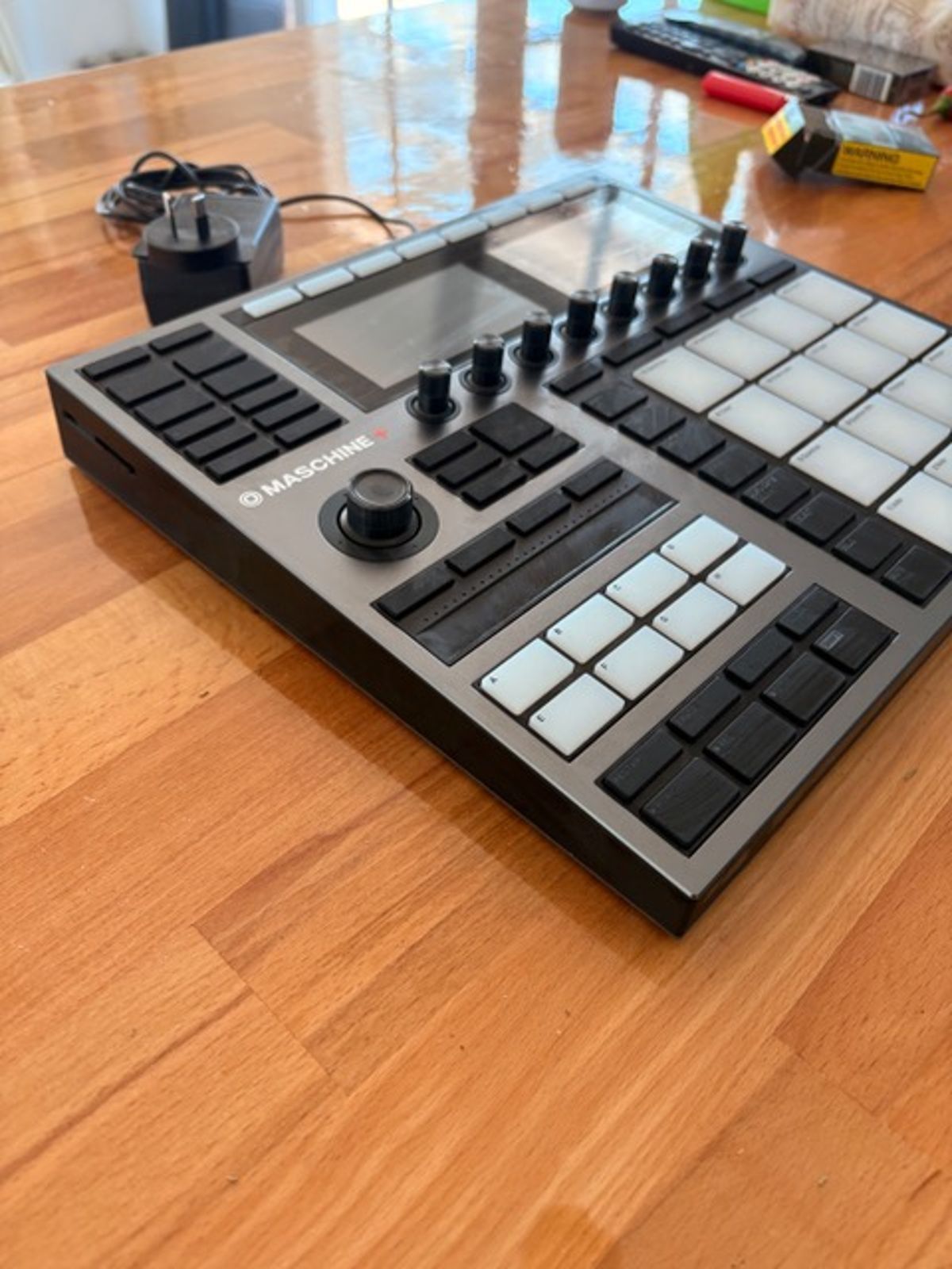 Native Instruments Maschine Plus - Present - Black - Image 6