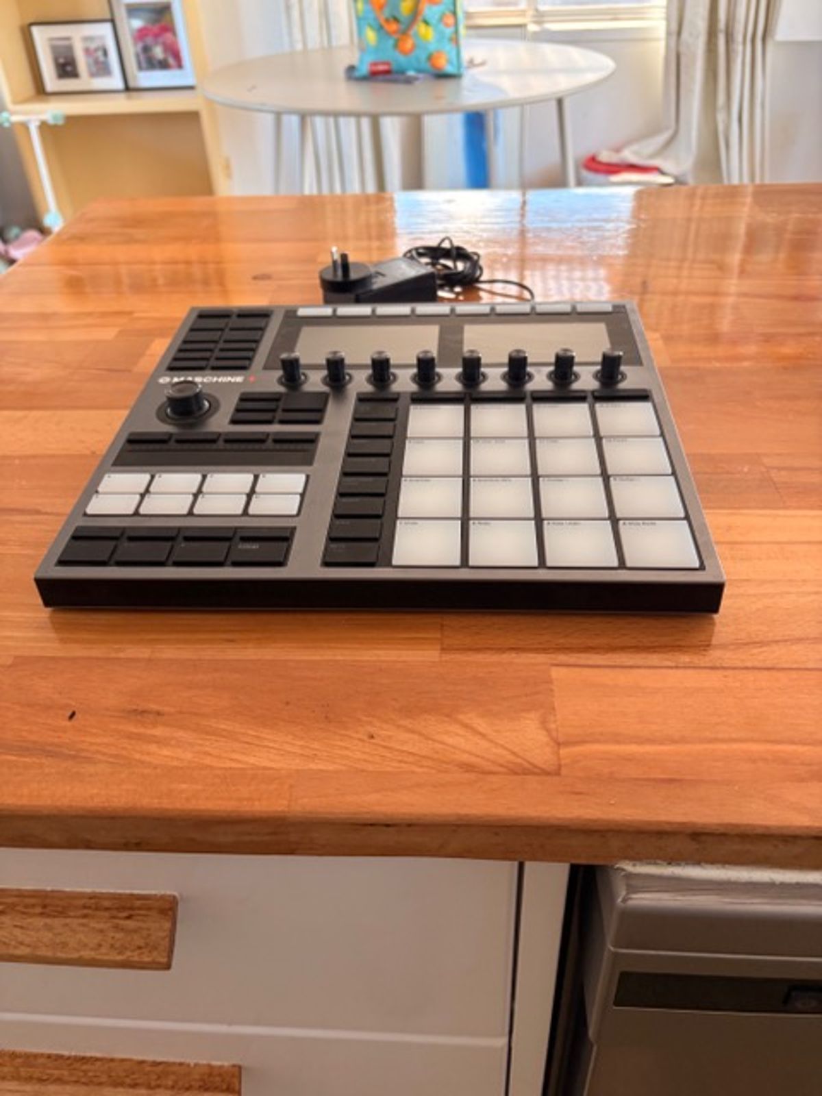 Native Instruments Maschine Plus - Present - Black - Image 7