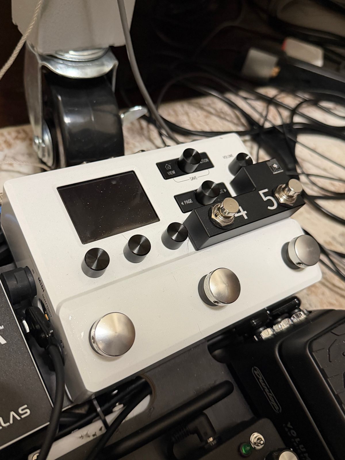 Line 6 HX Stomp Limited Edition (2024/2025) Stormtrooper White + ~$300+ add ons! - Image 3